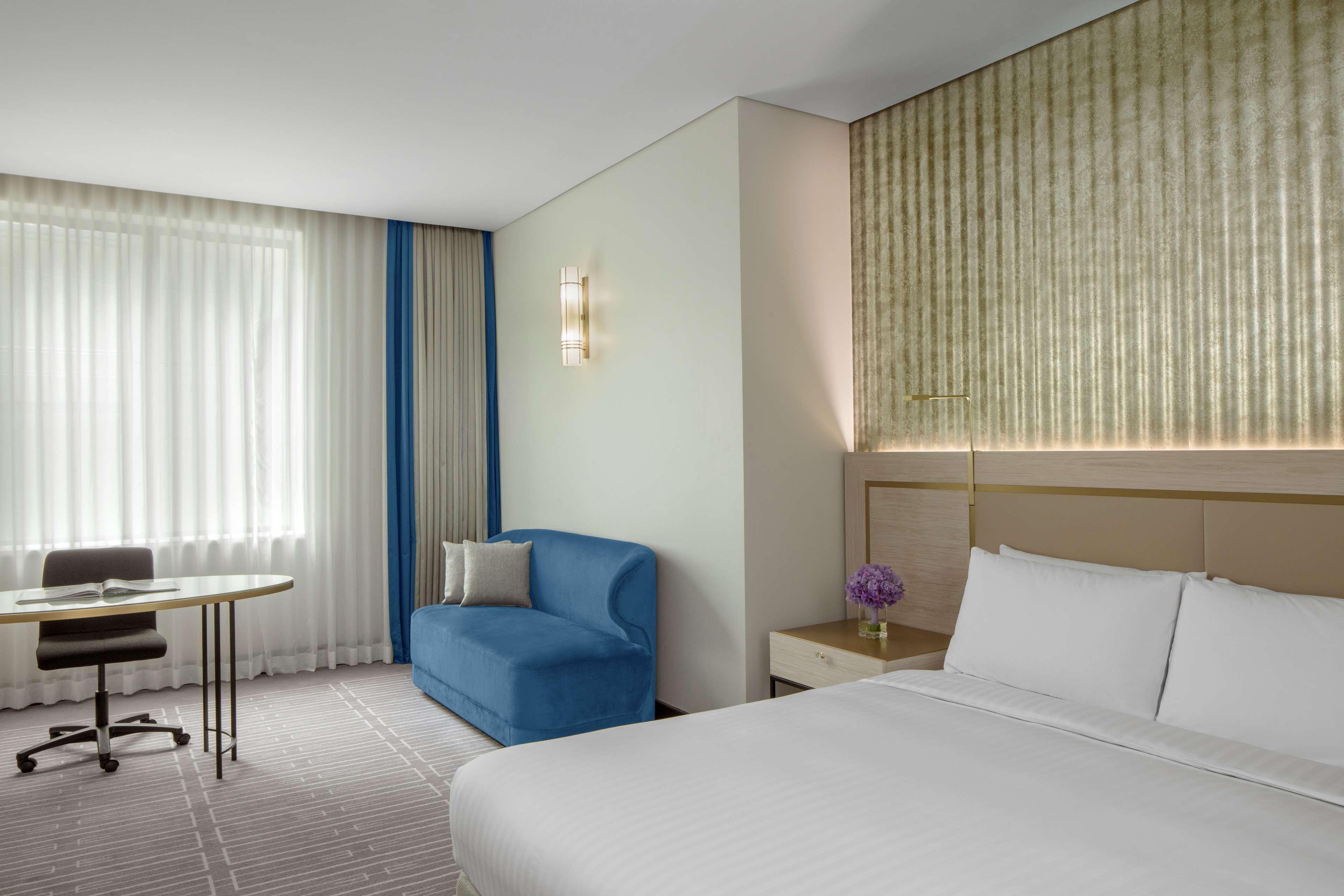 Hotel Radisson Blu Plaza 5*